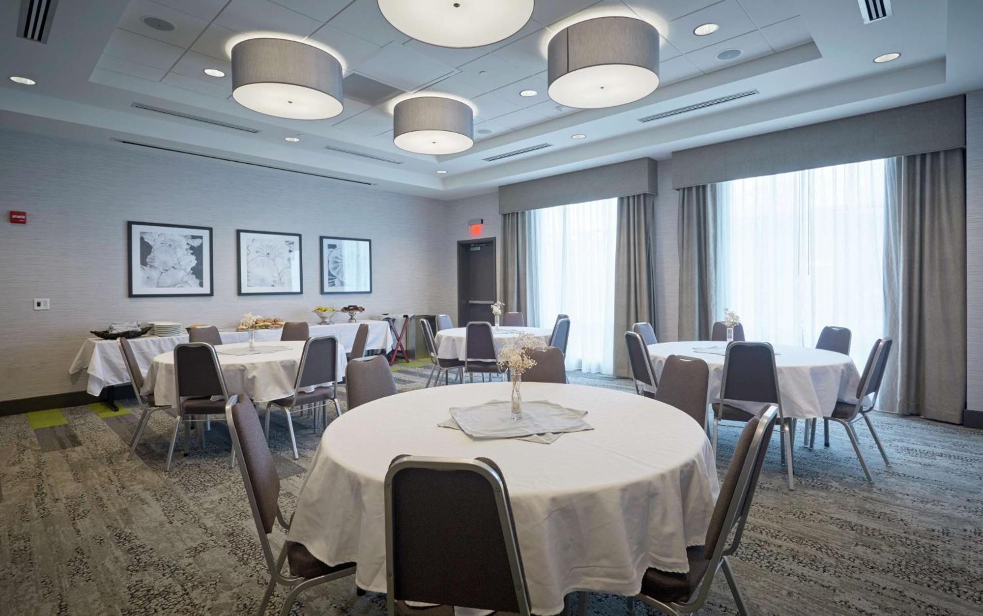 Hilton Garden Inn Corning Downtown Exterior foto